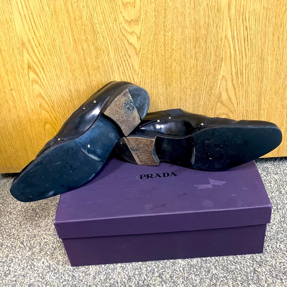 Prada - Picture 2 of 2